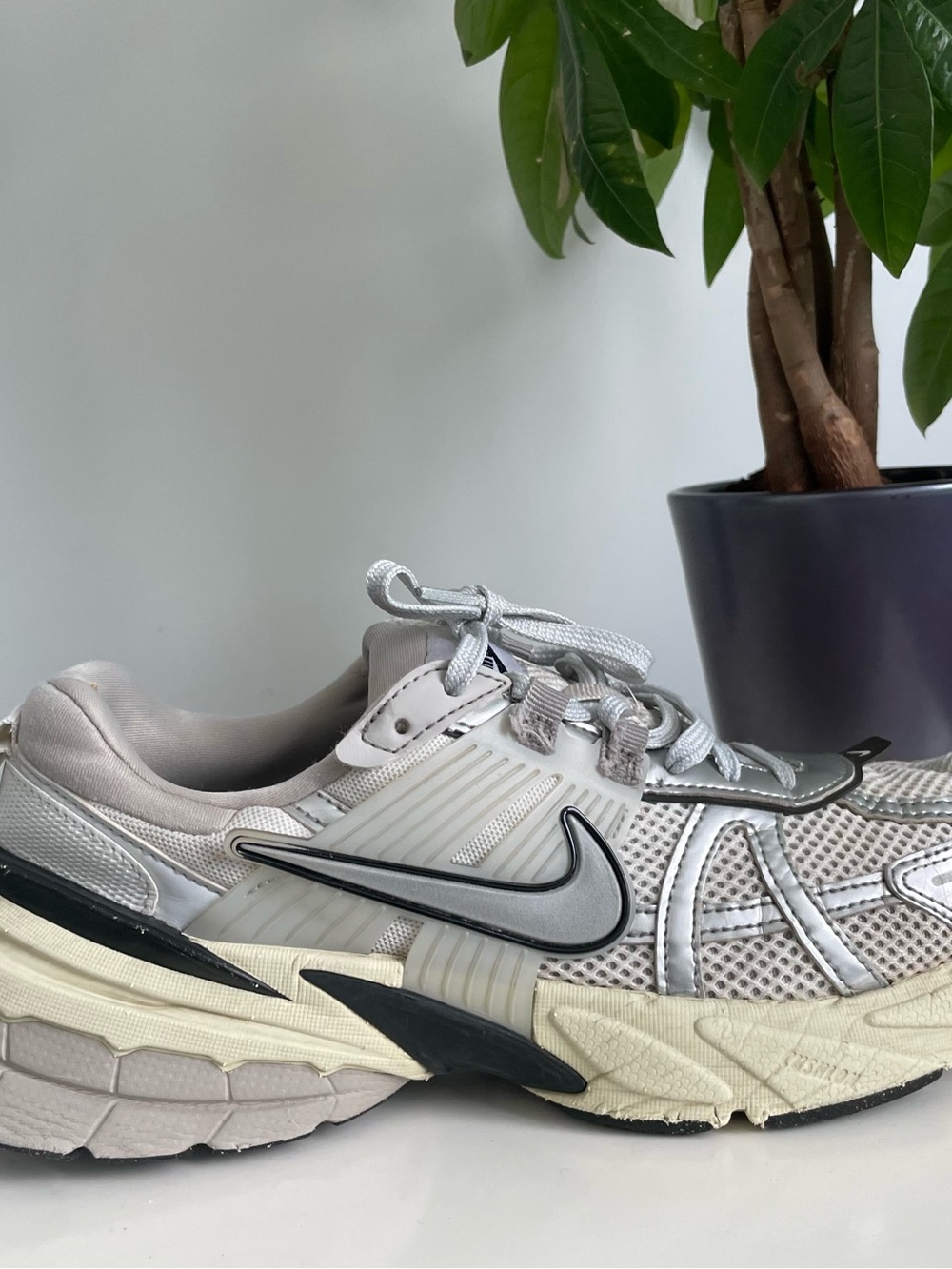 Women Size 8.5 Nike V2K Run Summit White Metallic Silver Shoes